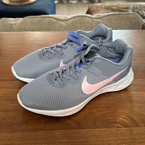 BRAND NEW! Women’s Nike Flyease Tennis Shoe